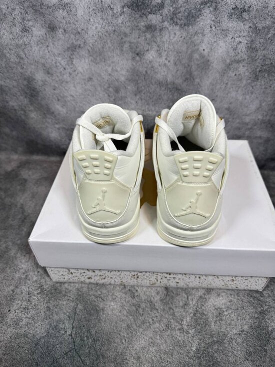 Size 9.5 | Jordan 4 Metallic Gold Box | Pre-Owned main image 8